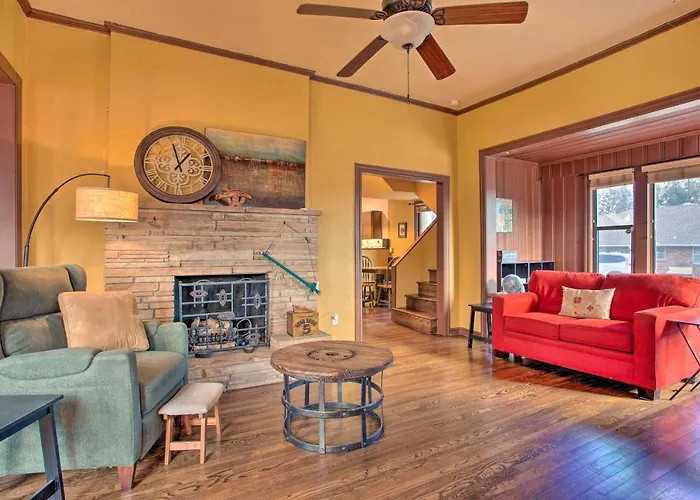 Pet-Friendly Okc Home With Yard About 5 Mi To Dtwn!