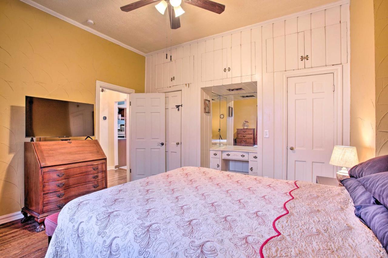 Pet-friendly Okc With Yard About 5 Mi To Dtwn! Holiday home Oklahoma City