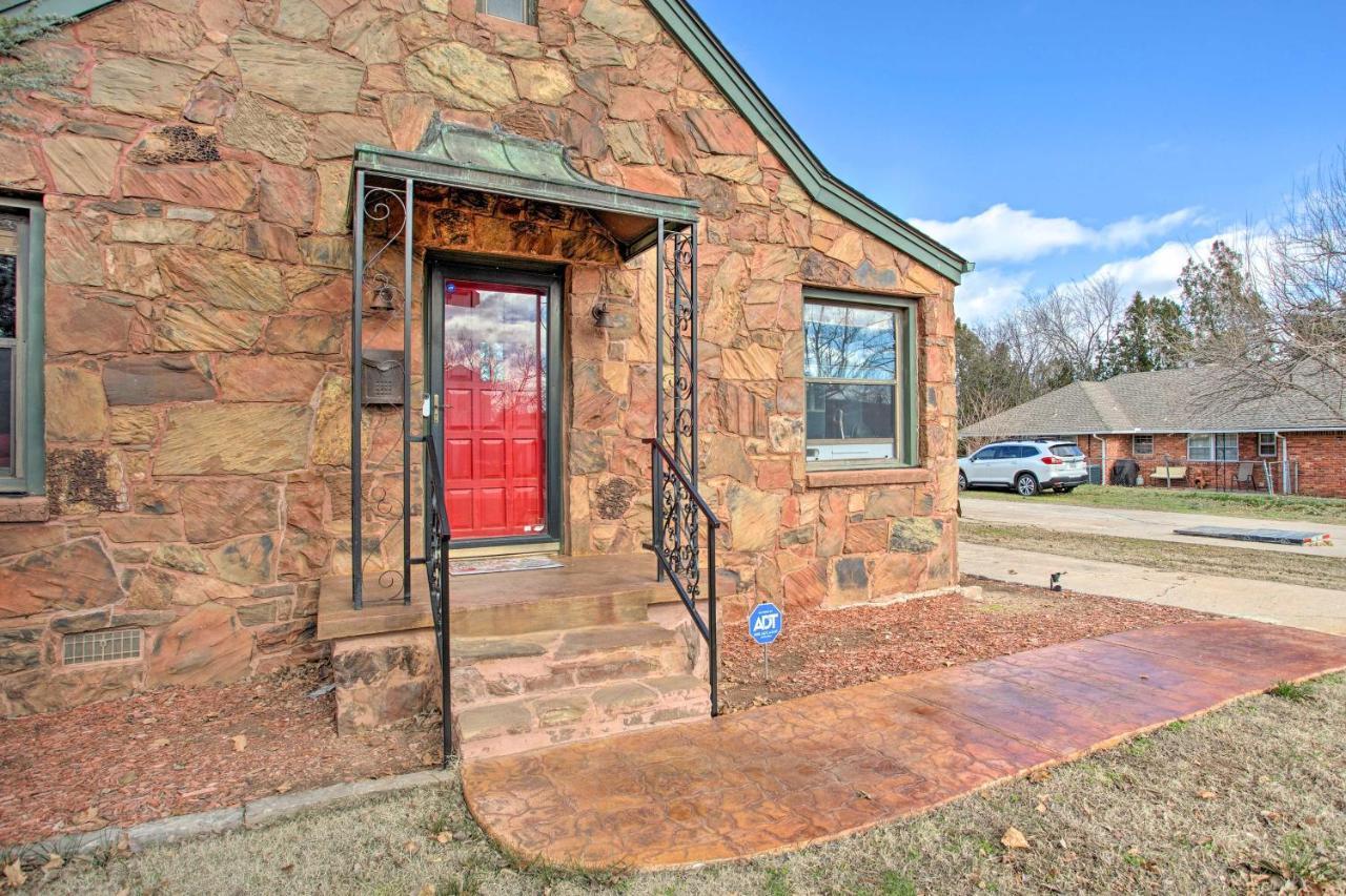 Pet-friendly Okc With Yard About 5 Mi To Dtwn! Holiday home Oklahoma City
